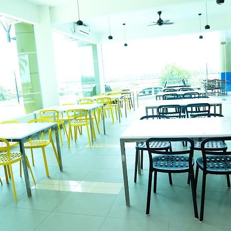 Marina Heights Resort Lumut Exterior photo