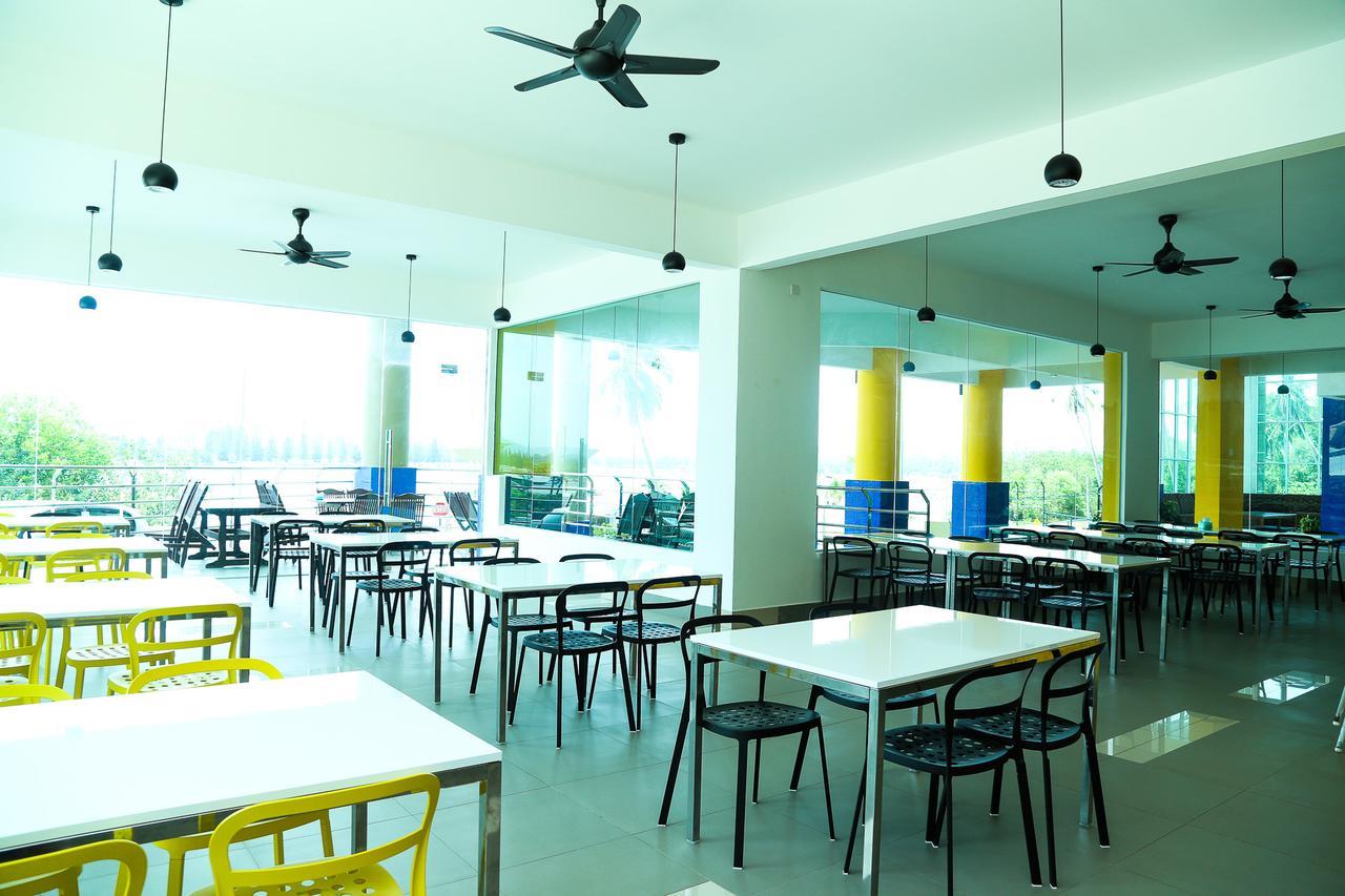 Marina Heights Resort Lumut Exterior photo