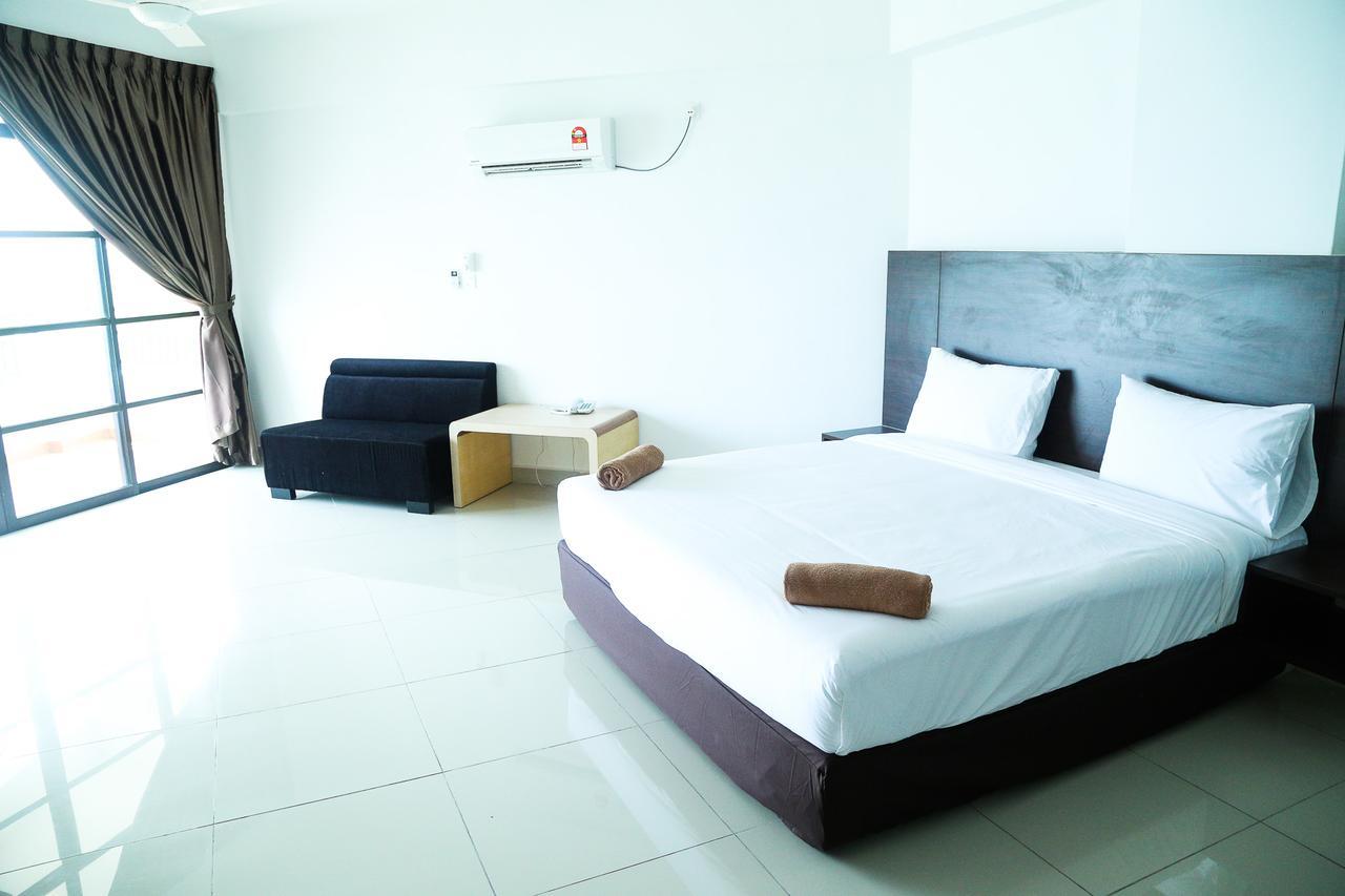 Marina Heights Resort Lumut Exterior photo