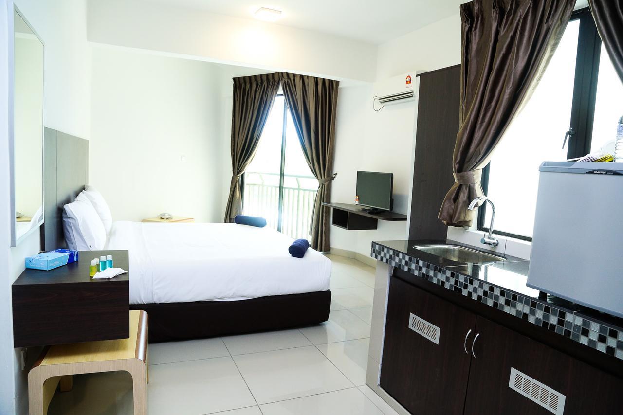 Marina Heights Resort Lumut Exterior photo
